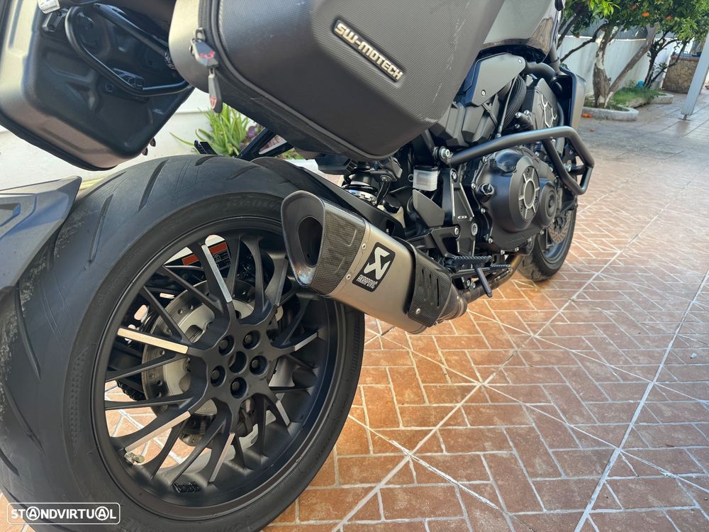 Honda CB 1000R Black Edition - 10
