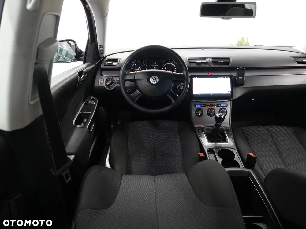 Volkswagen Passat - 27