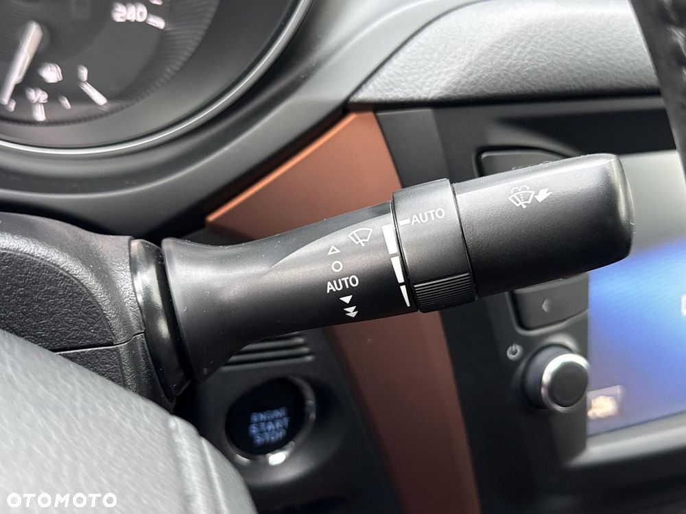 Toyota Avensis 1.8 Premium MS - 25