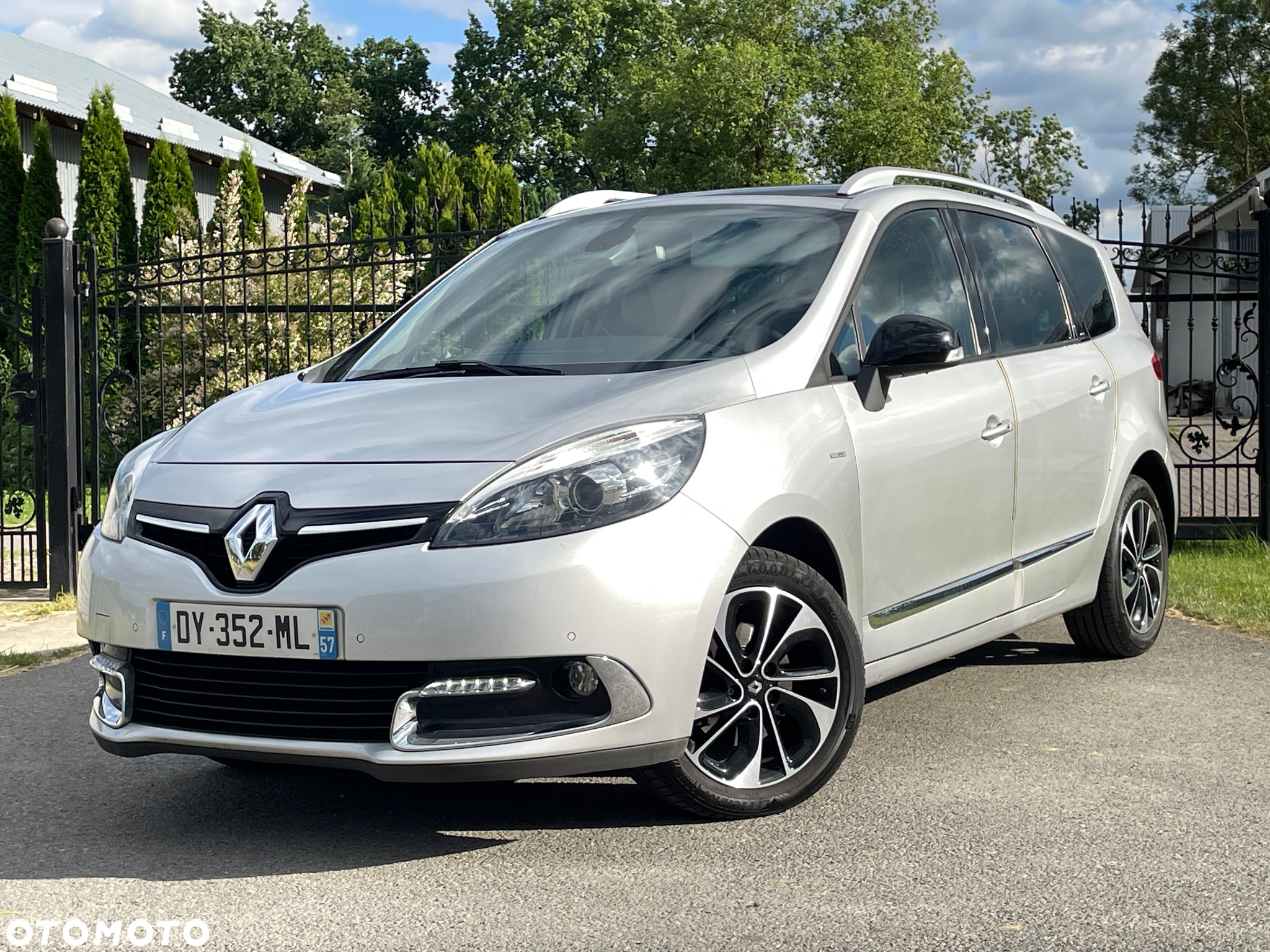 Renault Grand Scenic ENERGY TCe 130 S&S Bose Edition - 4