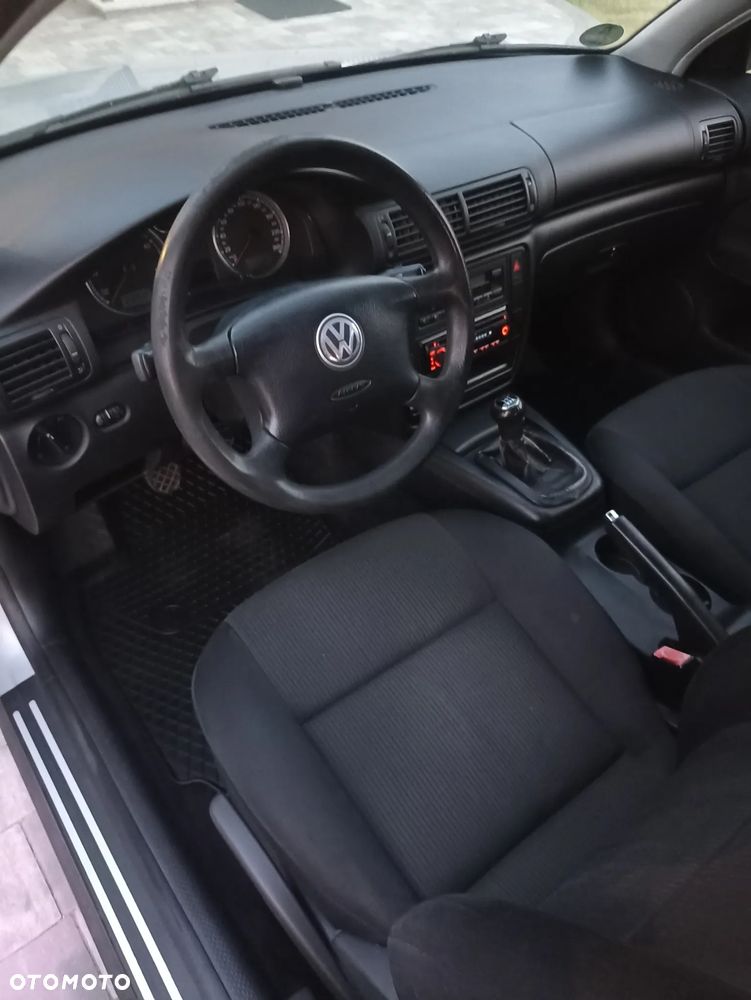 Volkswagen Passat 1.9 TDI Comfortline - 16