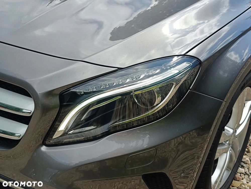 Mercedes-Benz GLA 180 Urban - 13