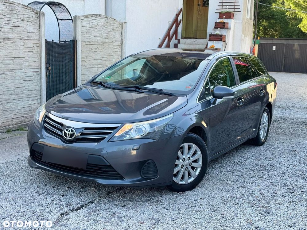 Toyota Avensis 1.6 Comfort - 1