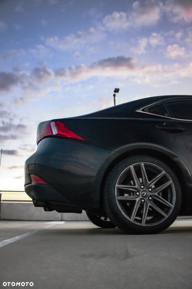 Lexus IS 200t F Sport - 8
