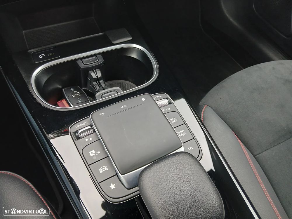Mercedes-Benz A 250 e 8G-DCT AMG Line - 23