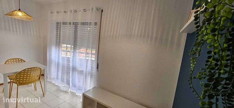 Arrendo T1 mobilado com varanda e garagem - Grande imagem: 3/3
