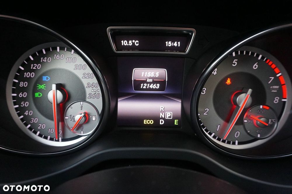 Mercedes-Benz GLA 200 7G-DCT Urban - 9