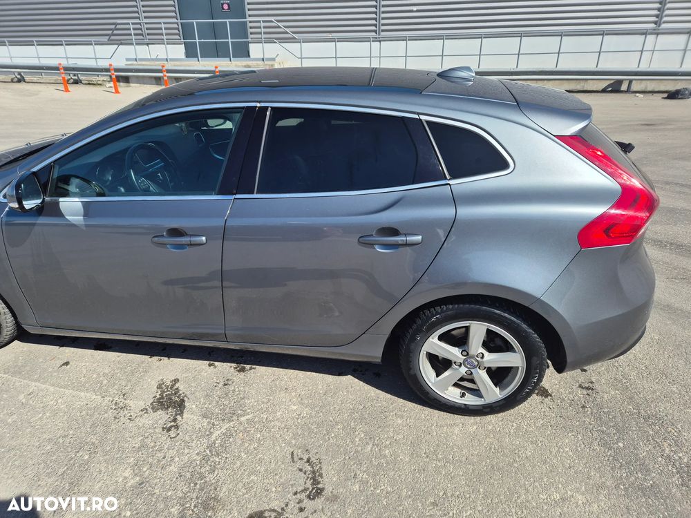 Volvo V40 D4 Summum - 33