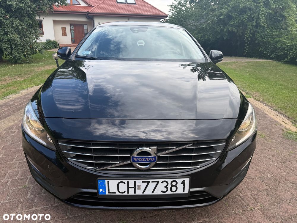 Volvo V60 D2 R-Design Momentum - 1