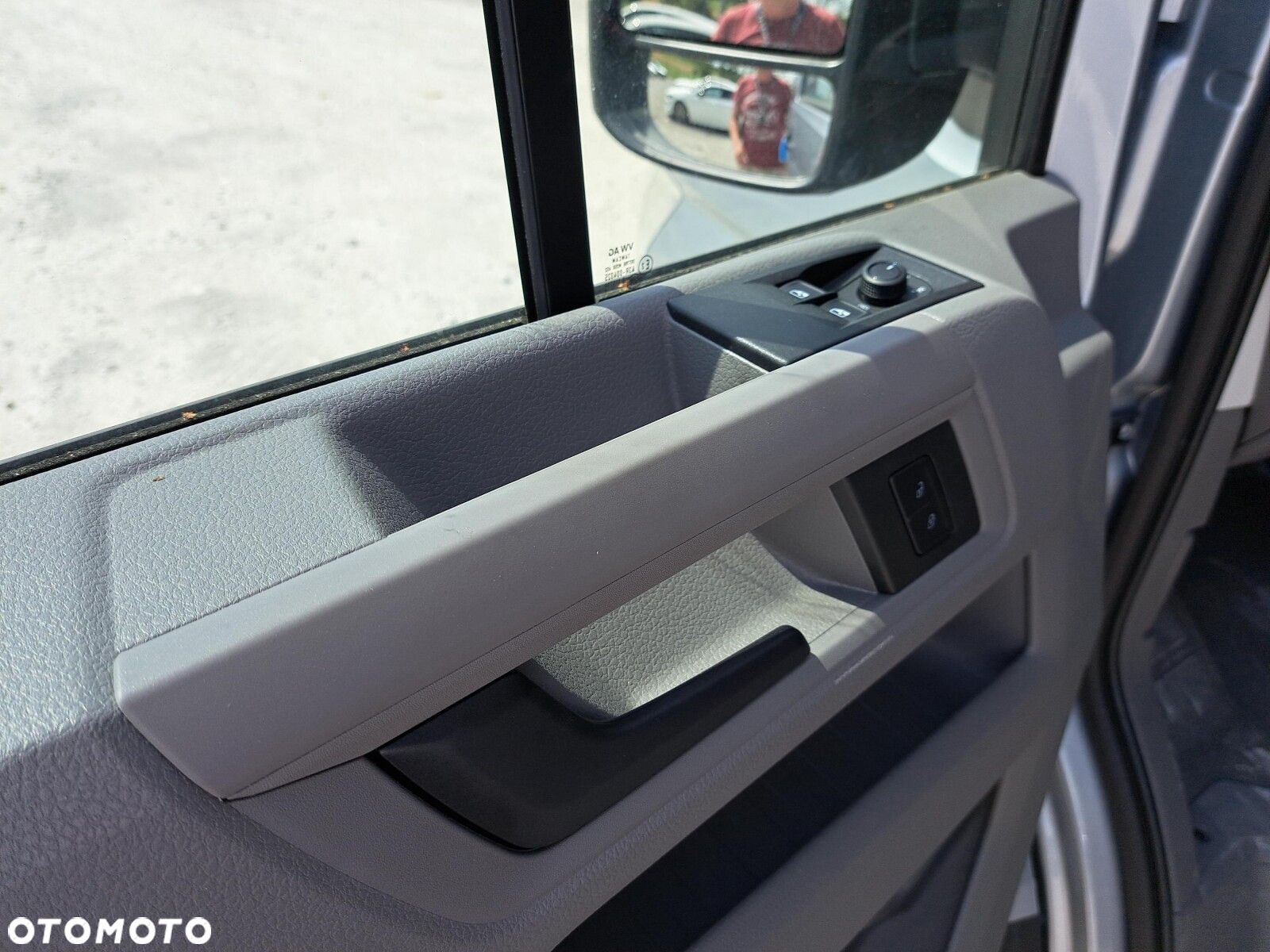 Volkswagen Crafter 35 Furgon z wysokim dachem silnik: 2,0 l EU6 SCR 177 KM / skrzynia biegów: 4MOTION automatyczna 8-biegowa rozstaw osi: 3640 mm - 21