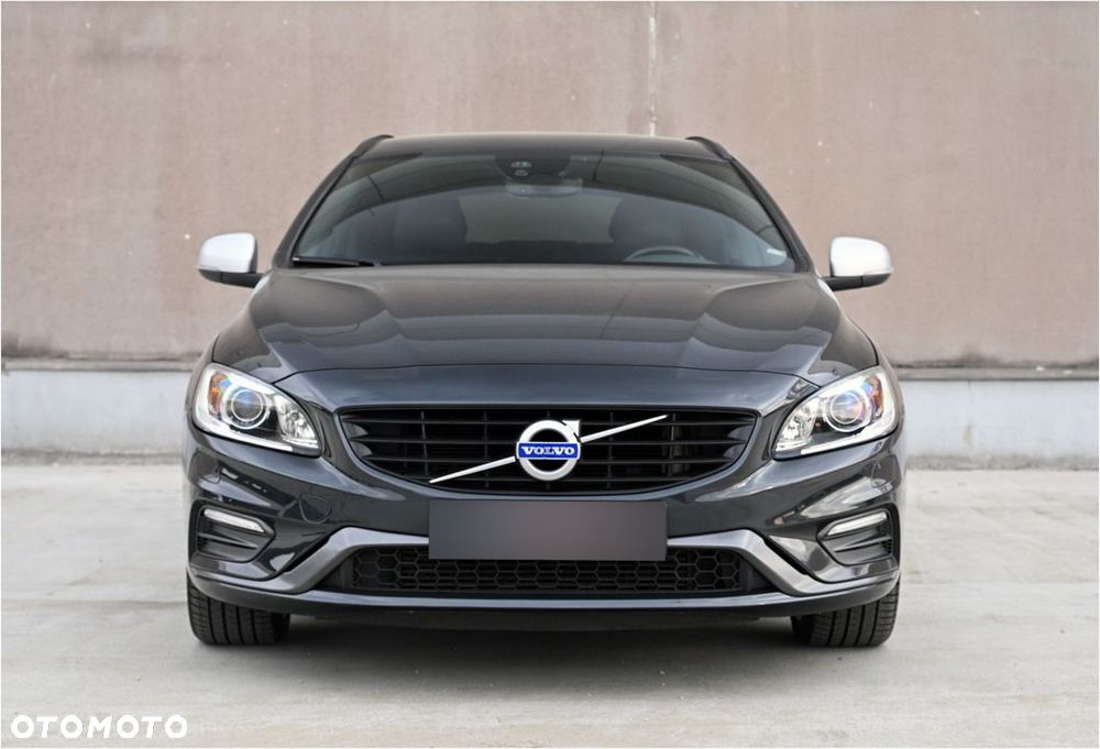 Volvo V60 D3 R-Design - 3