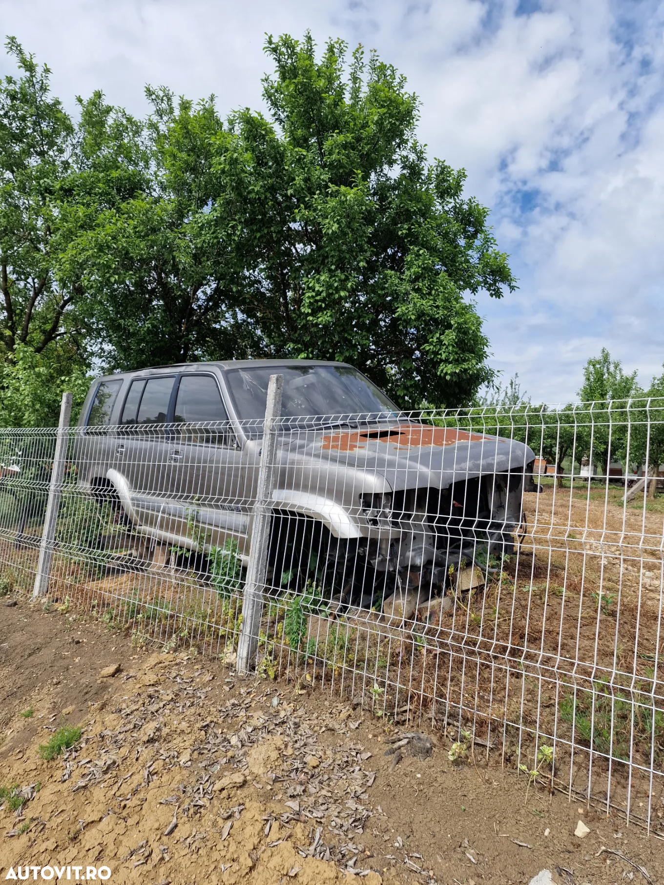 Dezmembrez doua Isuzu Trooper 3.0d - 3