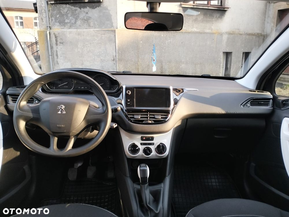 Peugeot 208 - 17