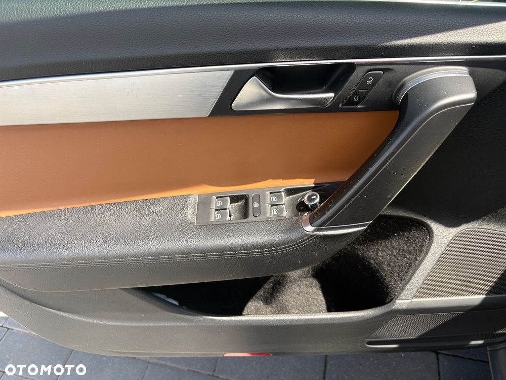 Volkswagen Passat - 12
