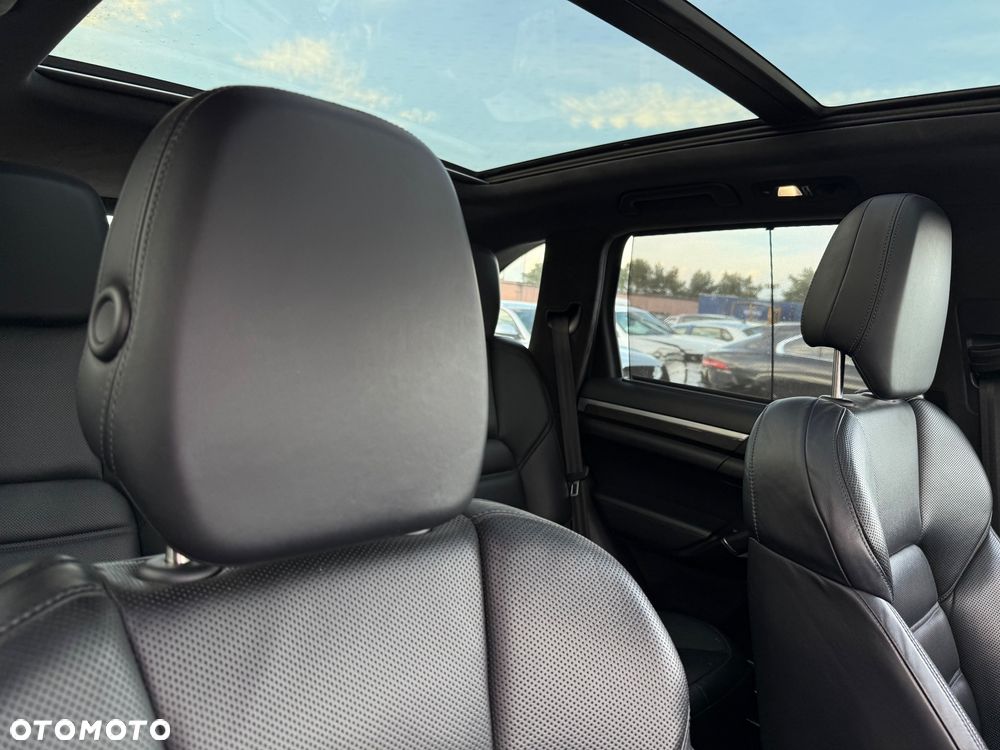 Porsche Cayenne Turbo - 35