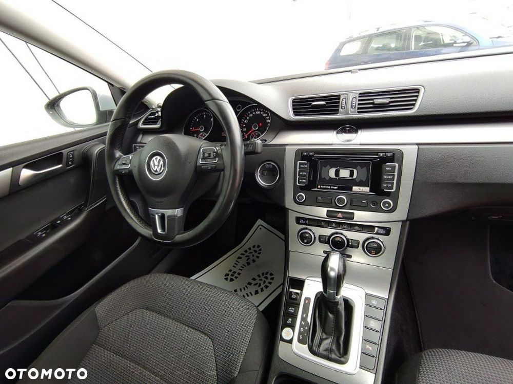 Volkswagen Passat - 12