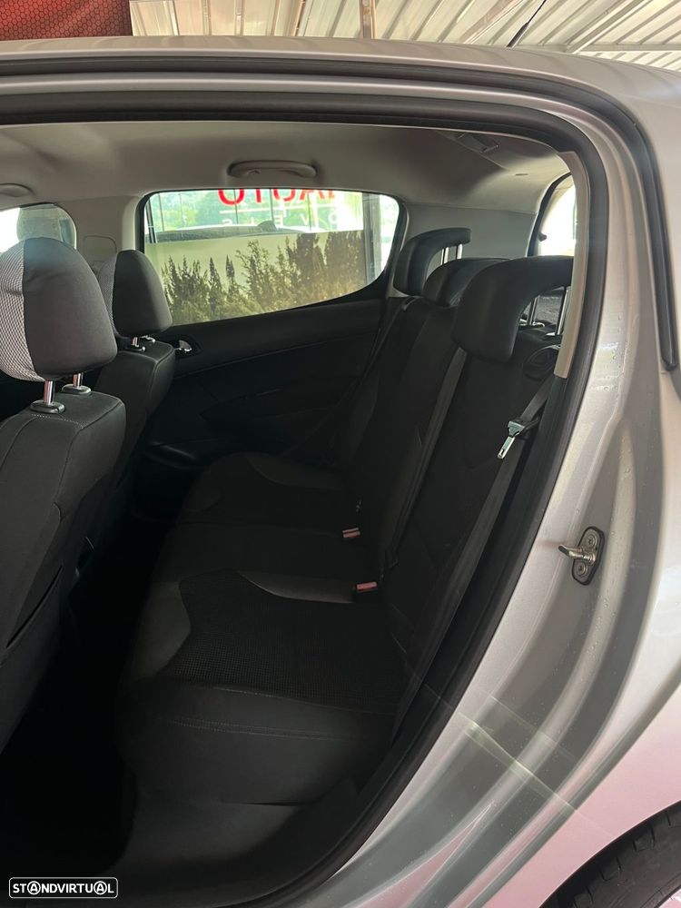Peugeot 308 1.4 16V Executive - 23