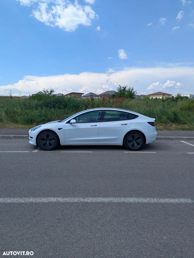 TESLA Model 3 2022 — imagine 3