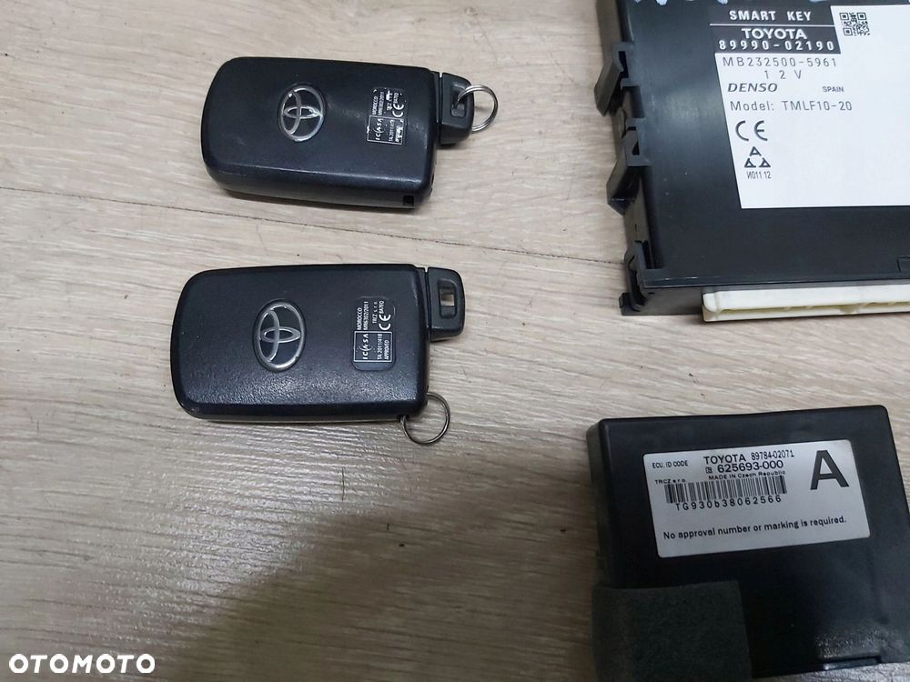 Toyota Auris II 1,8 hybryda Kluczyk komputer smart key - 16