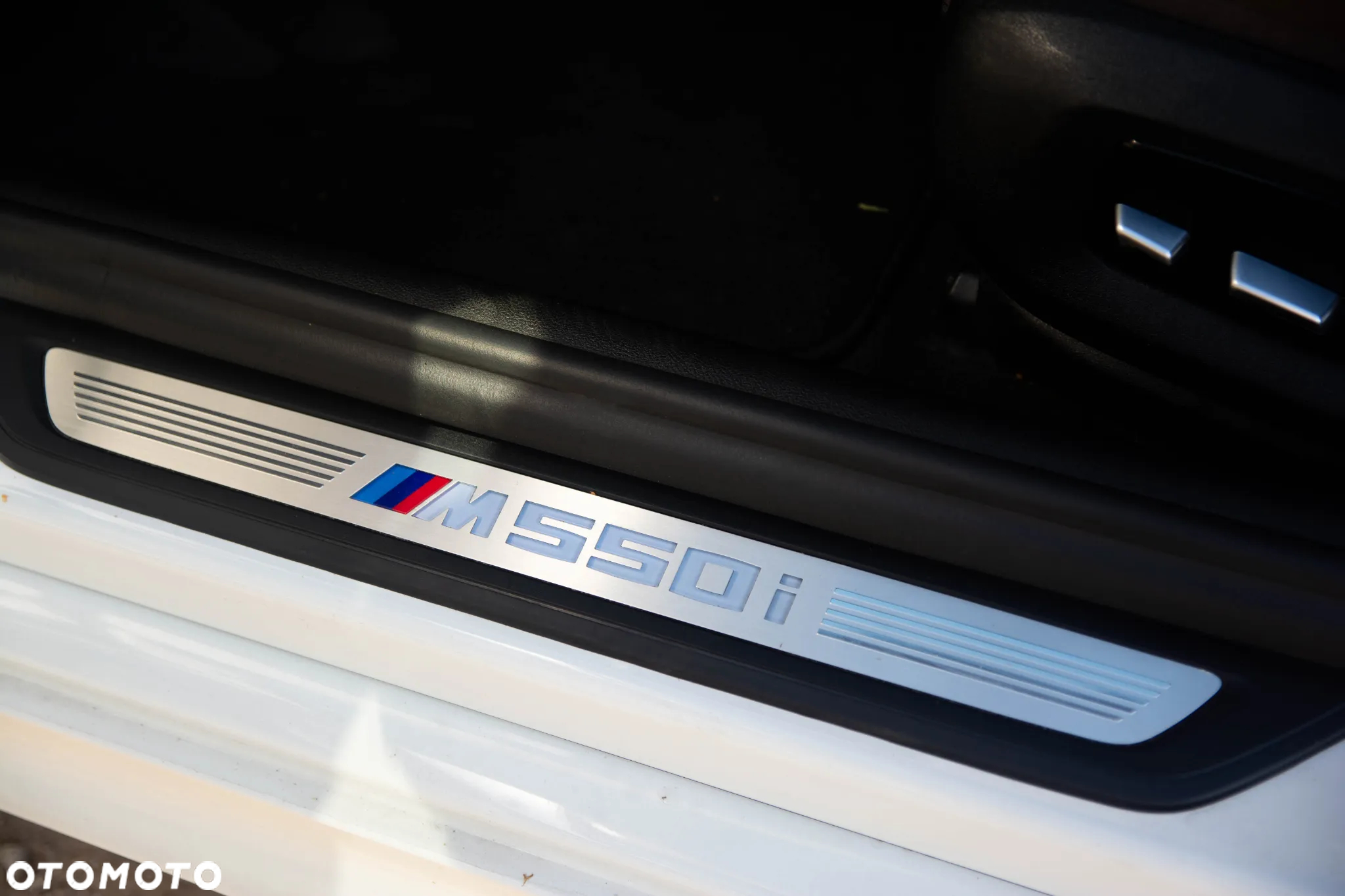 BMW Seria 5 M550i xDrive - 22