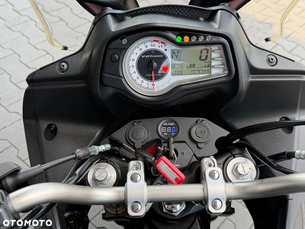 Suzuki V-STROM - 25