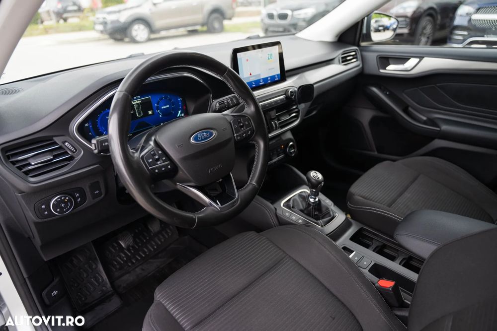 Ford Focus 1.0 EcoBoost Start-Stopp-System TITANIUM - 6