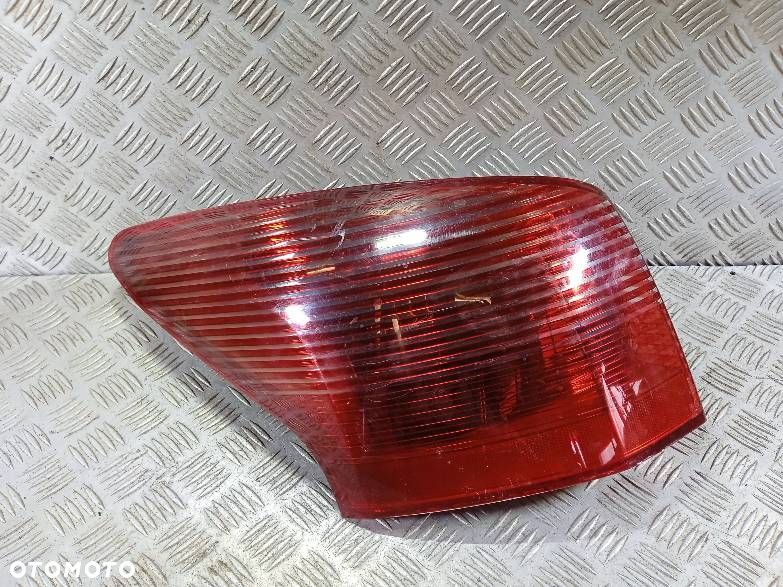 LAMPA LEWA TYLNA PEUGEOT 407 SW - 1