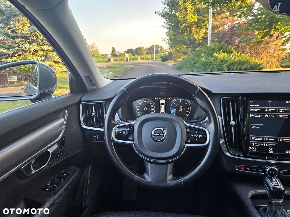 Volvo V90 D3 Geartronic Momentum Pro - 23