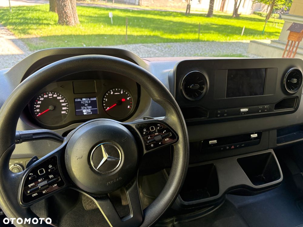 Mercedes-Benz Sprinter - 11