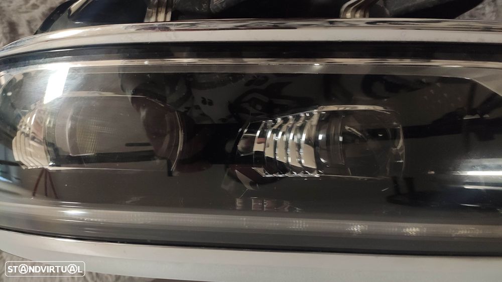 farol esquerdo full Led Passat - 3G1941081T - 3
