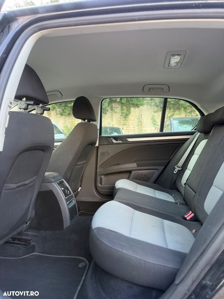 Skoda Superb 2.0 TDI PD Comfort - 8