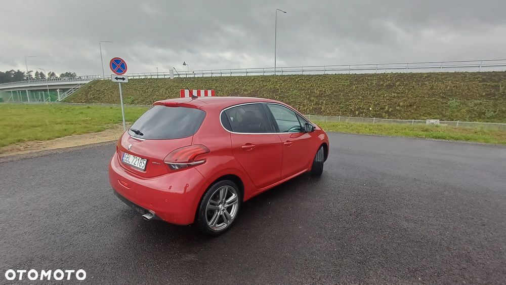 Peugeot 208 - 18