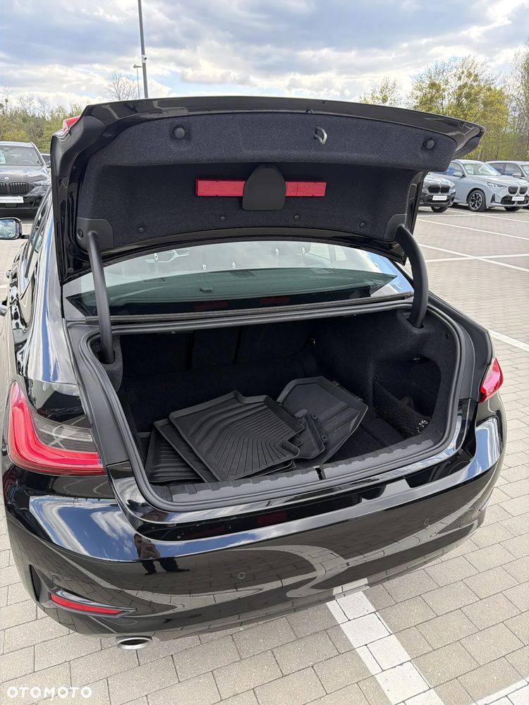 BMW Seria 3 330i Sport Line sport - 27
