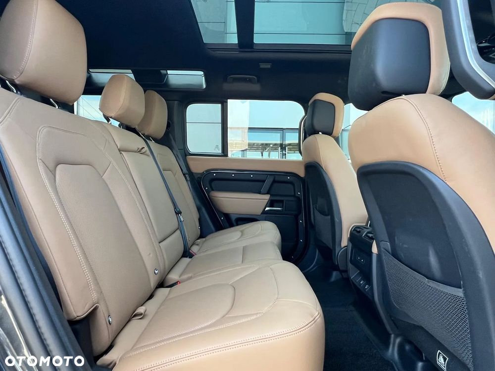 Land Rover Defender - 6