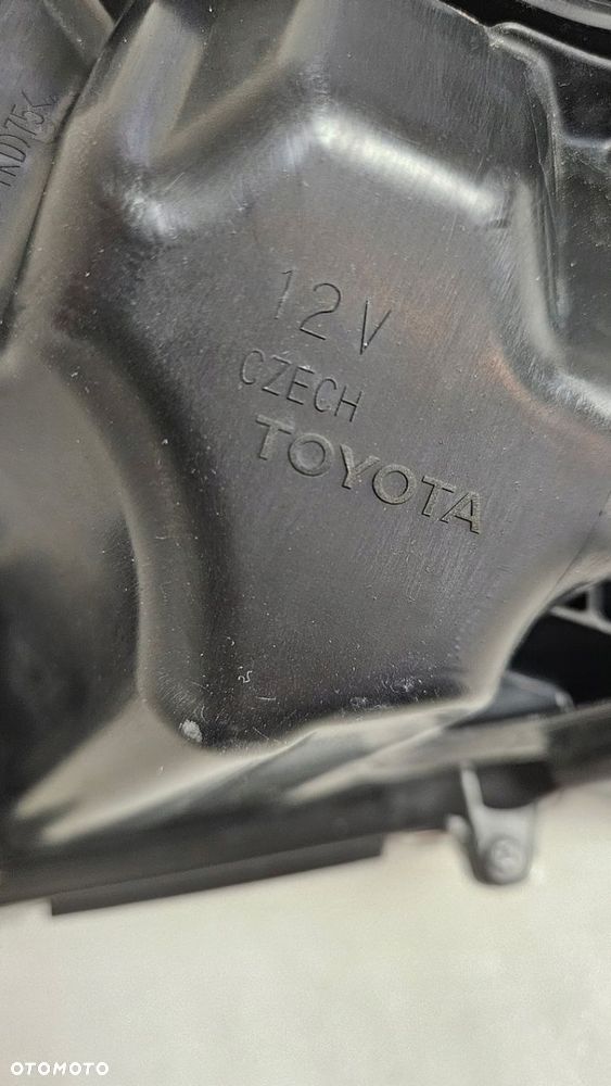 LAMPA PRAWA ZWYKŁA SOCZEWKA TOYOTA YARIS IV 2019- - 15