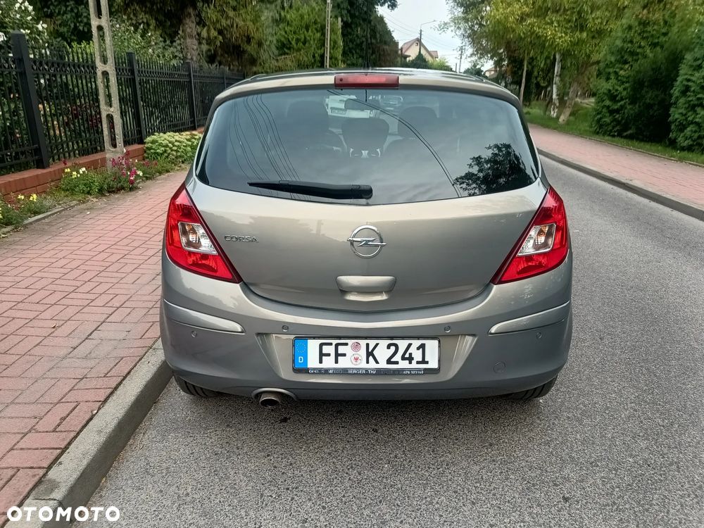 Opel Corsa 1.4 16V 150 Jahre - 9
