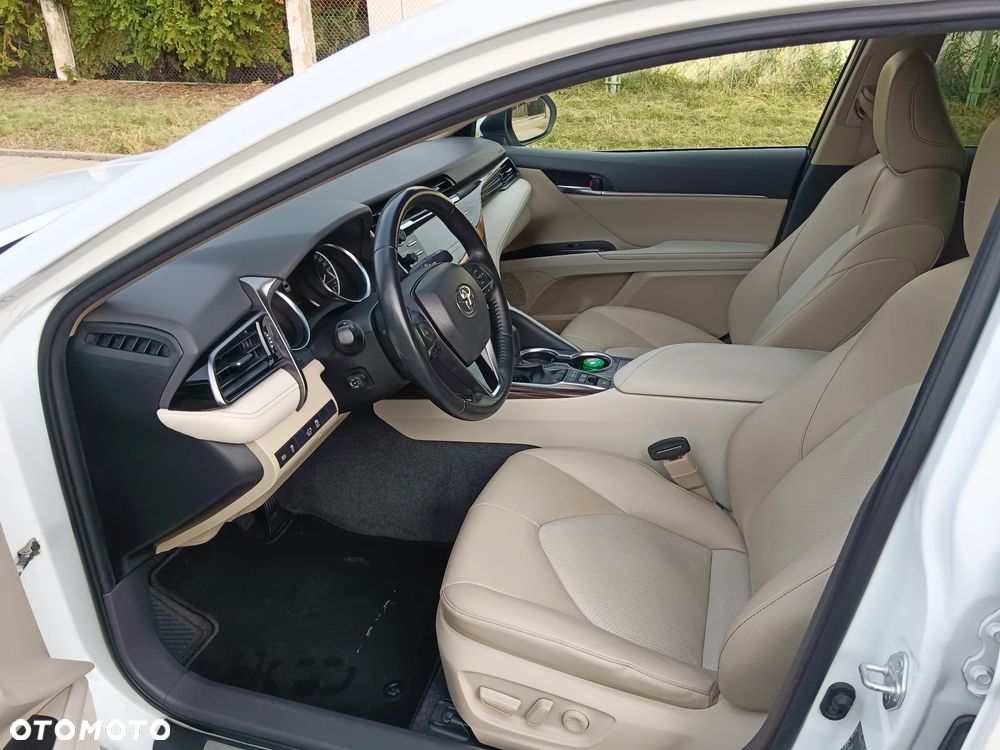 Toyota Camry 2.5 Hybrid Executive CVT - 11