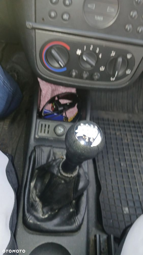Opel Corsa 1.2 16V - 15