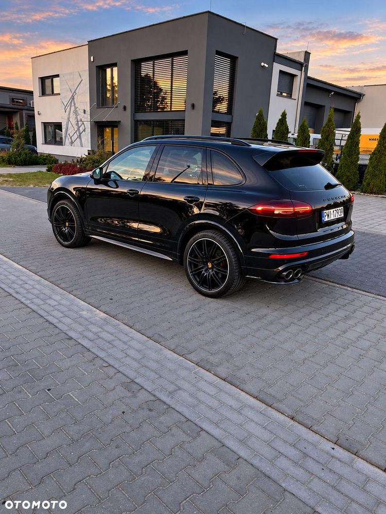 Porsche Cayenne - 2