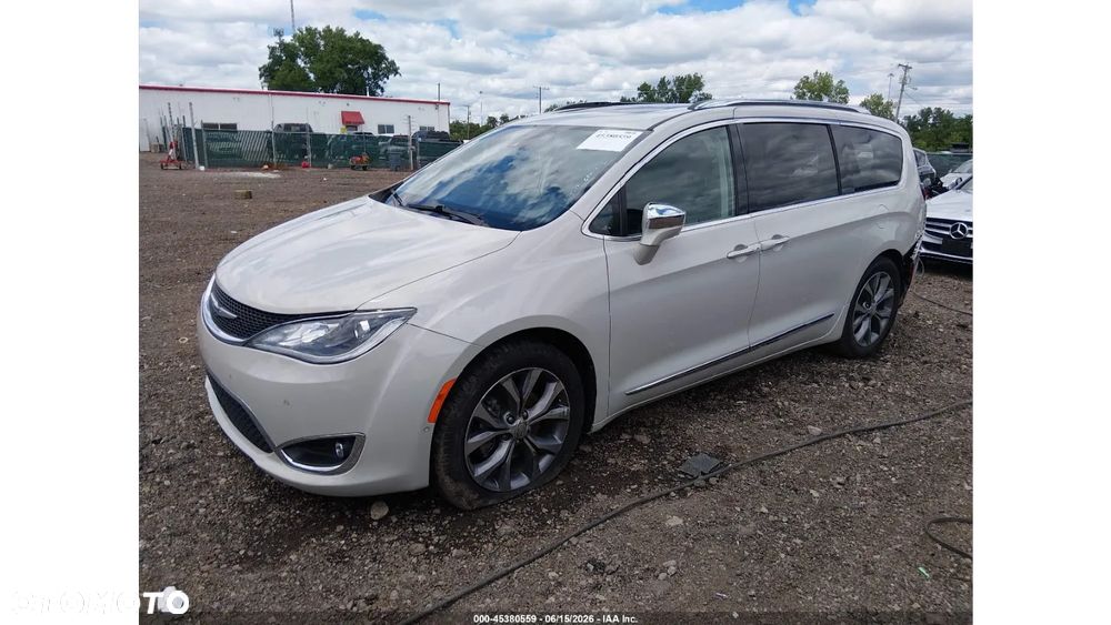 Chrysler Pacifica - 7