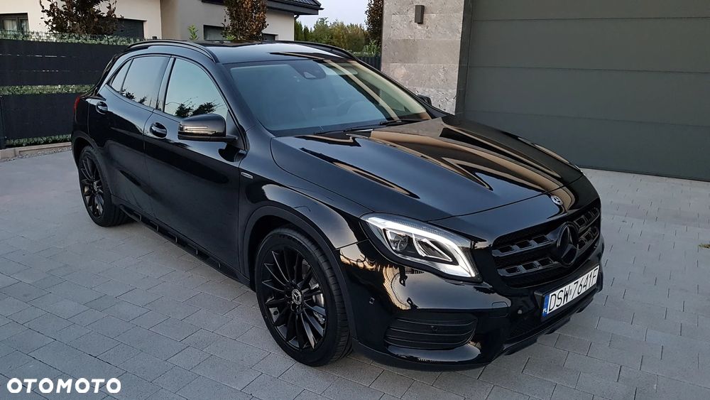Mercedes-Benz GLA 180 7G-DCT AMG Line - 12