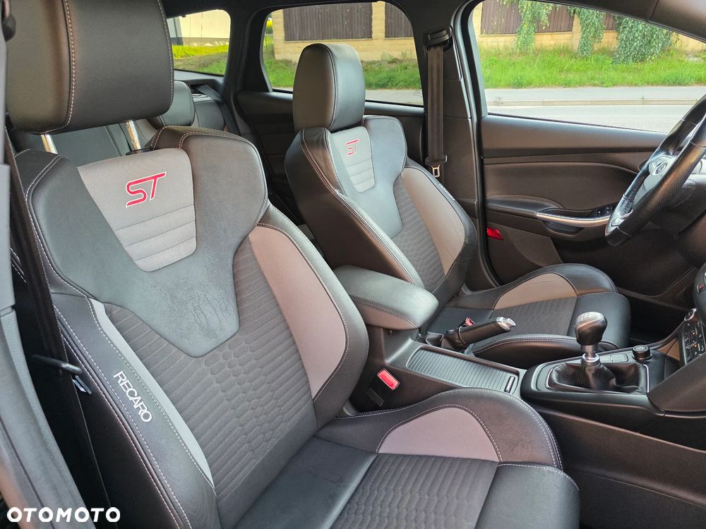 Ford Focus 2.0 TDCi ST mit Leder-Sport-Paket - 23