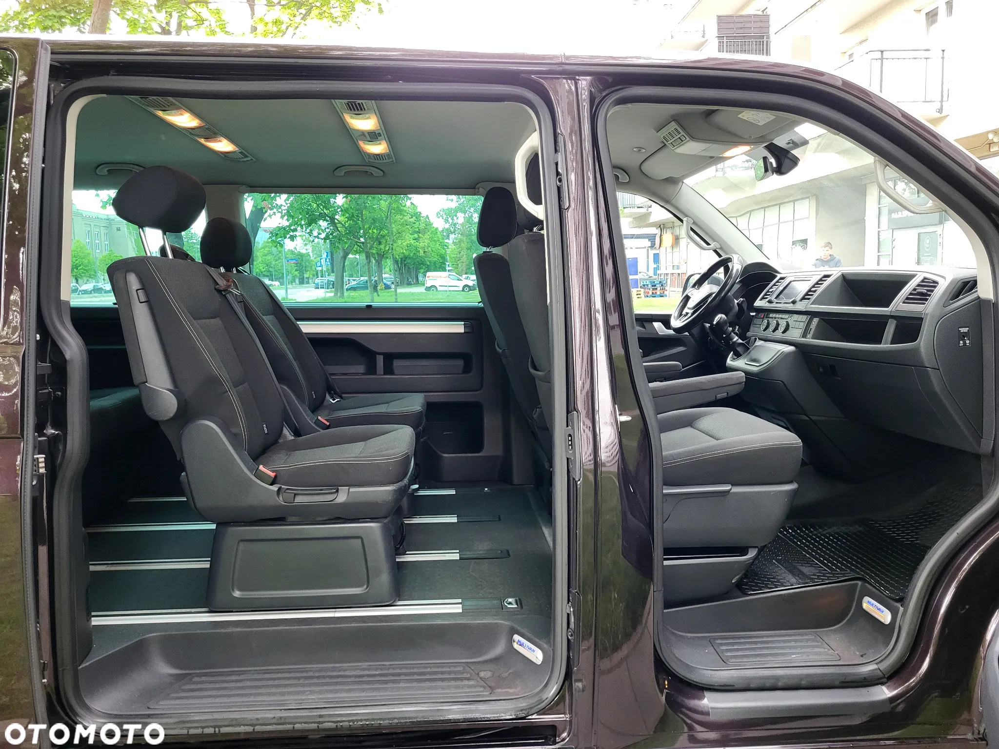 Volkswagen Multivan - 27