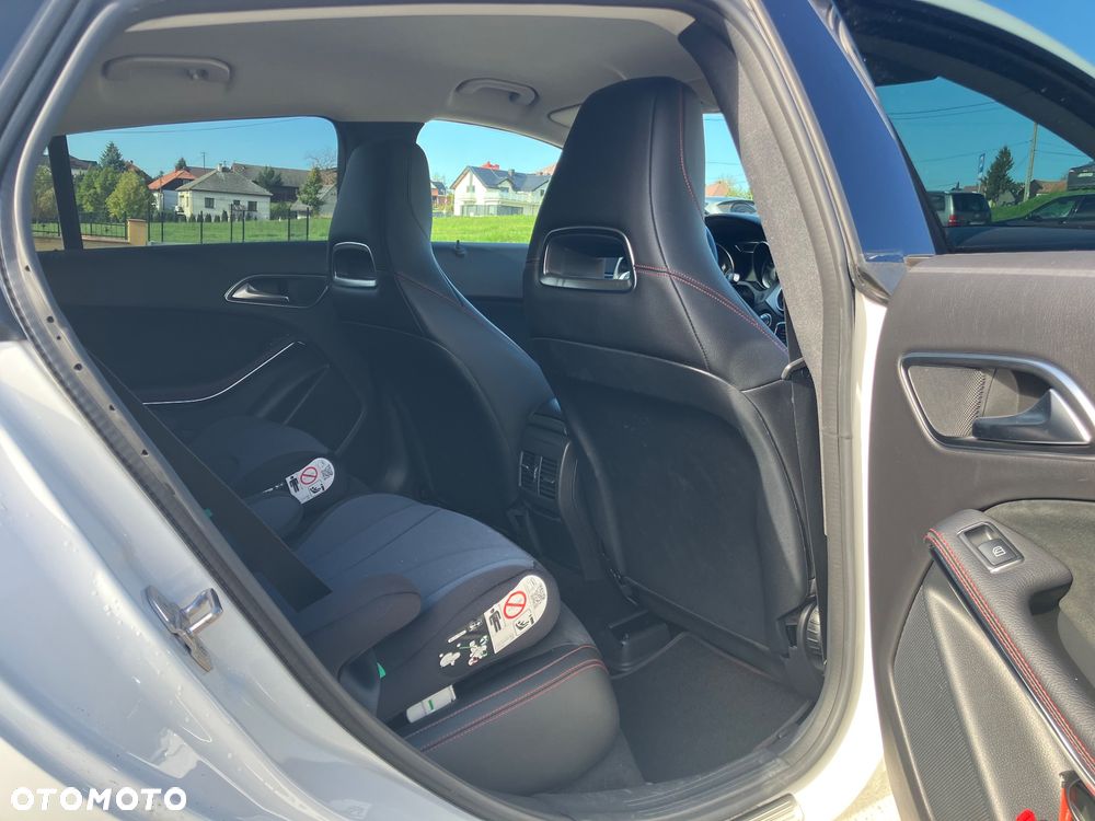Mercedes-Benz CLA 220 4-Matic - 16