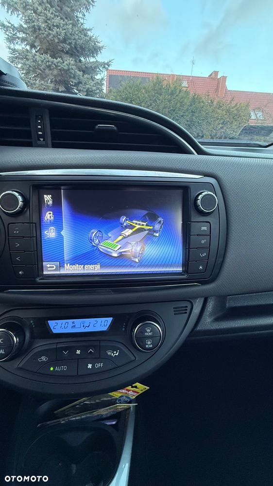Toyota Yaris Hybrid 100 Premium - 11