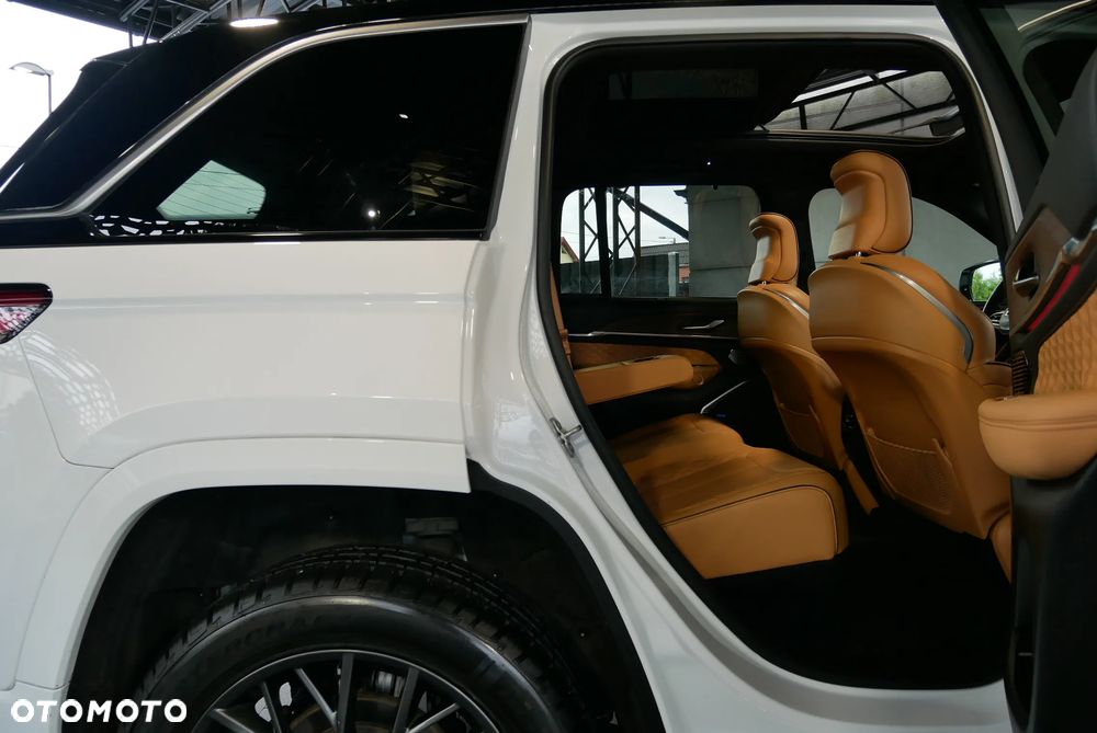 Jeep Grand Cherokee - 11