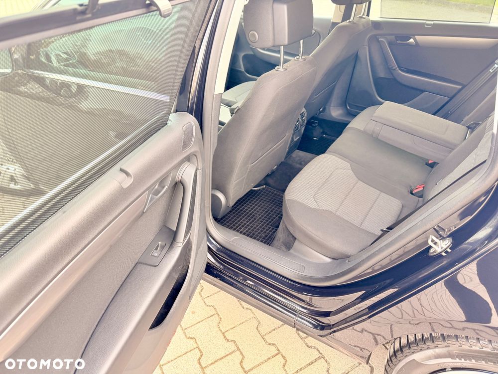 Volkswagen Passat 2.0 TDI BlueMotion Technology R-Line - 13