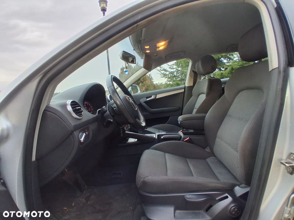 Audi A3 Sportback 2.0 TDI DPF (DSG) S tronic Ambiente - 13