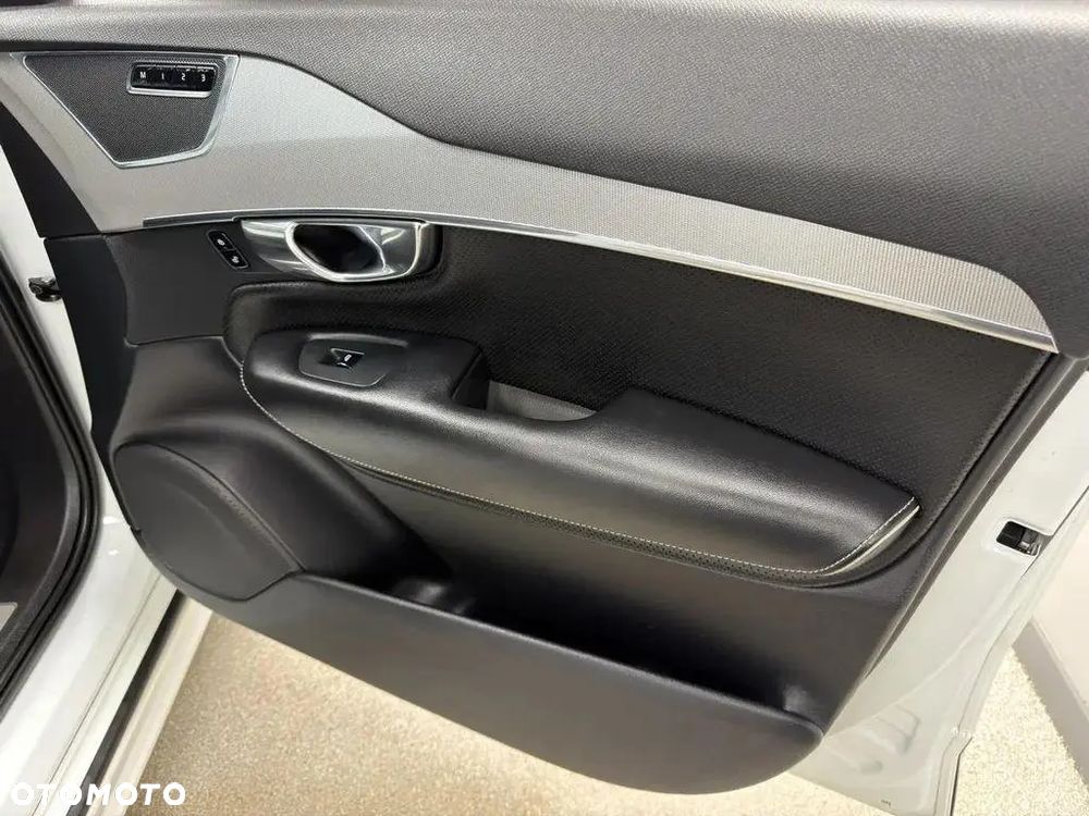 Volvo XC 90 - 13