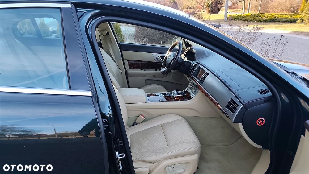 Jaguar XF 3.0 V6 Luxury - 31